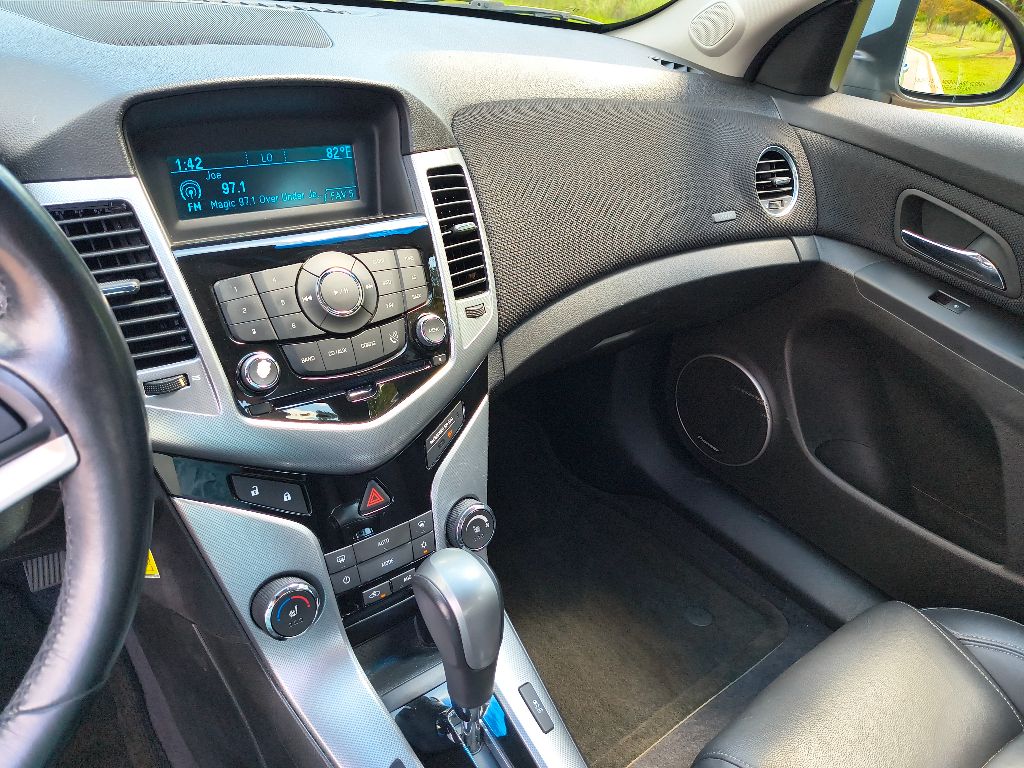2011 Chevrolet Cruze LTZ photo 19