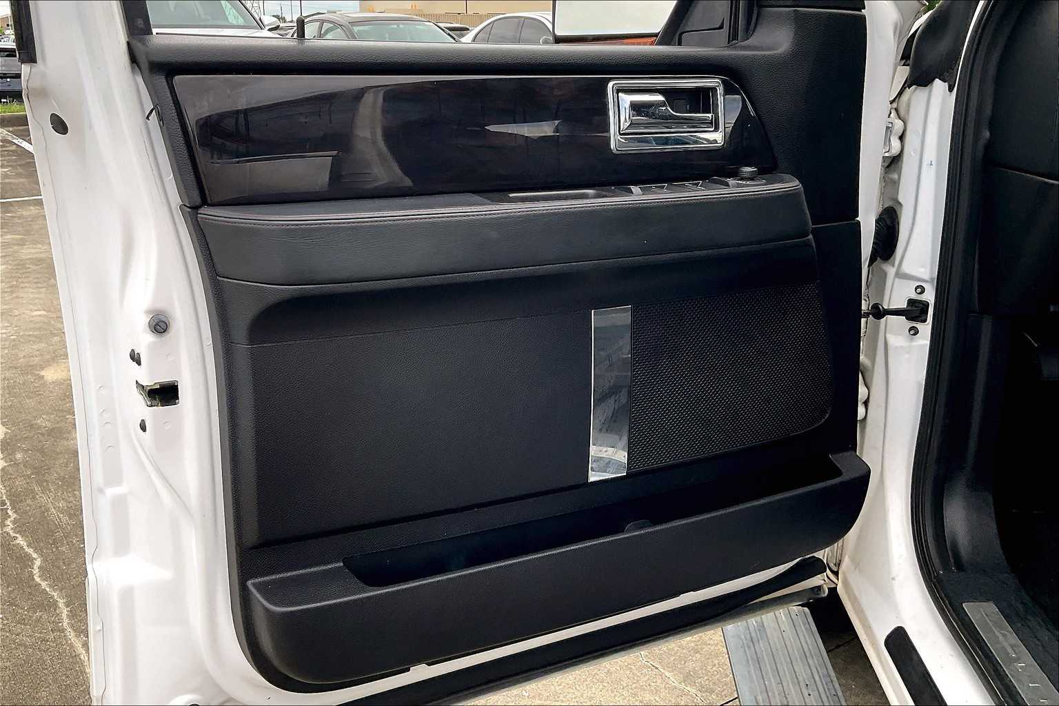 2017 Lincoln Navigator L Reserve photo 20