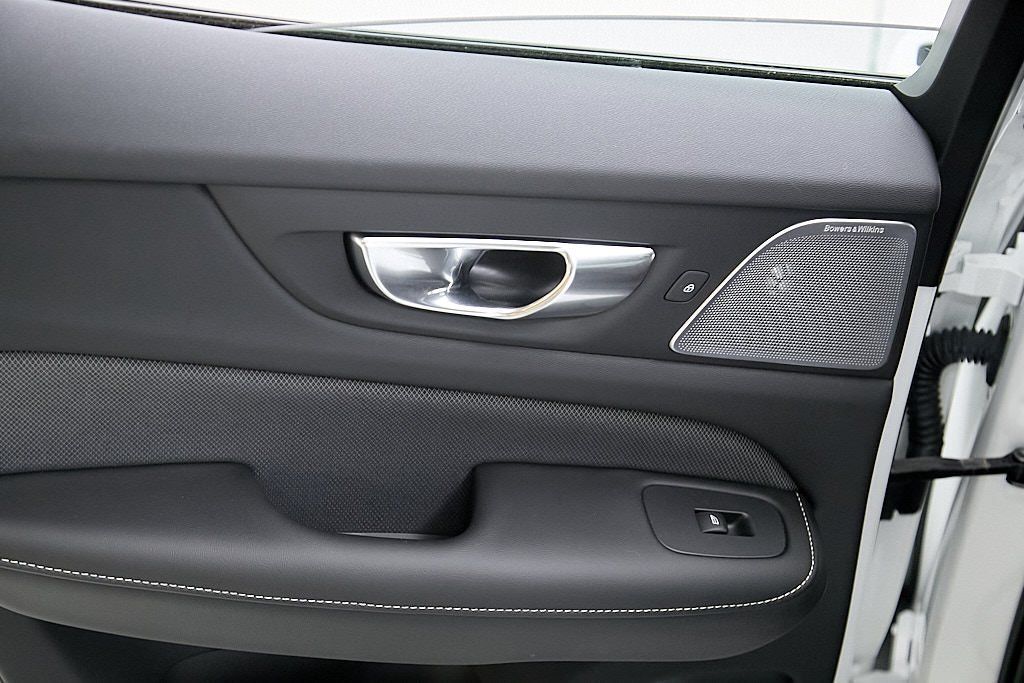 2023 VOLVO S60 - Image 27