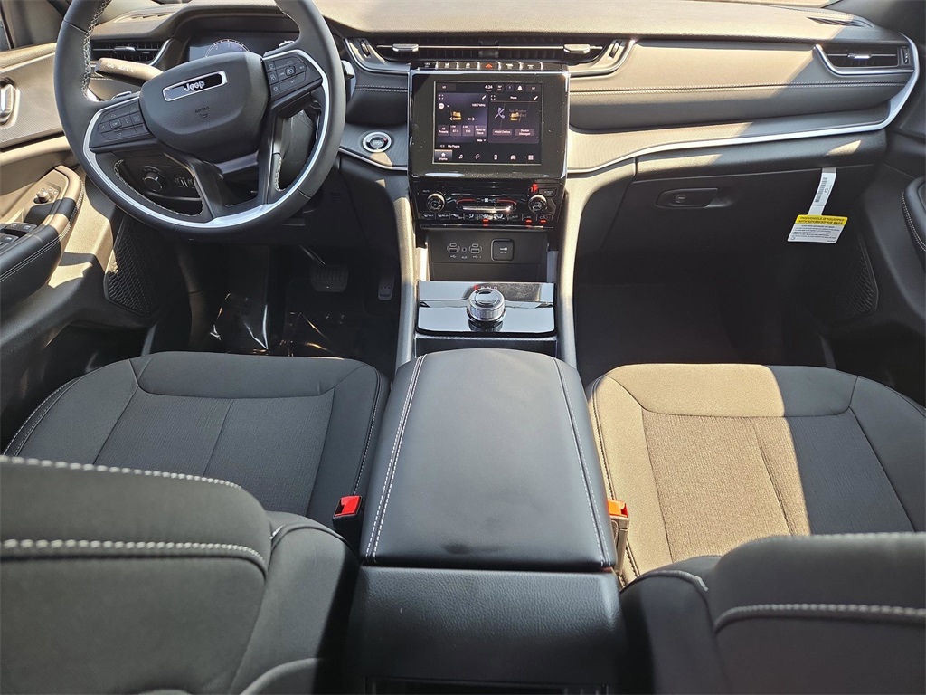 2025 Jeep Grand Cherokee Laredo X photo 8