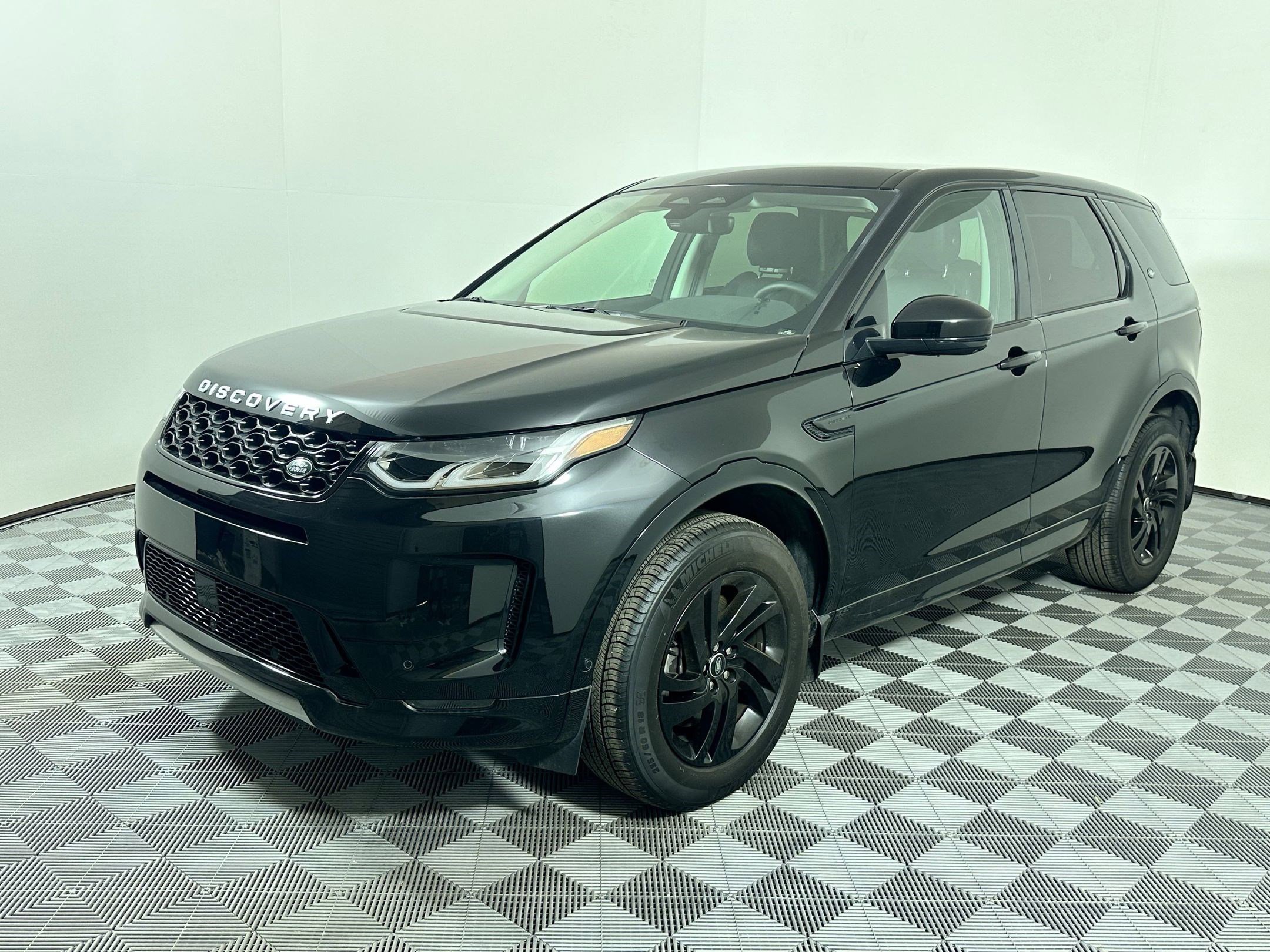 2025 Land Rover Discovery Sport S's photo