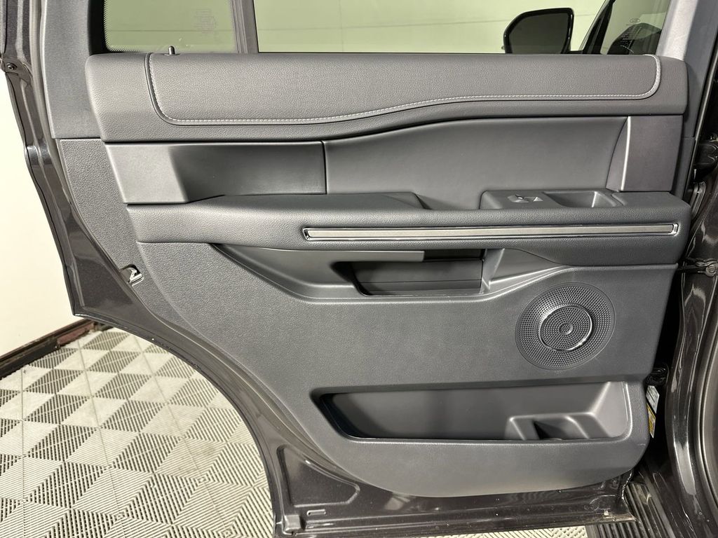 2024 Ford Expedition XLT photo 19