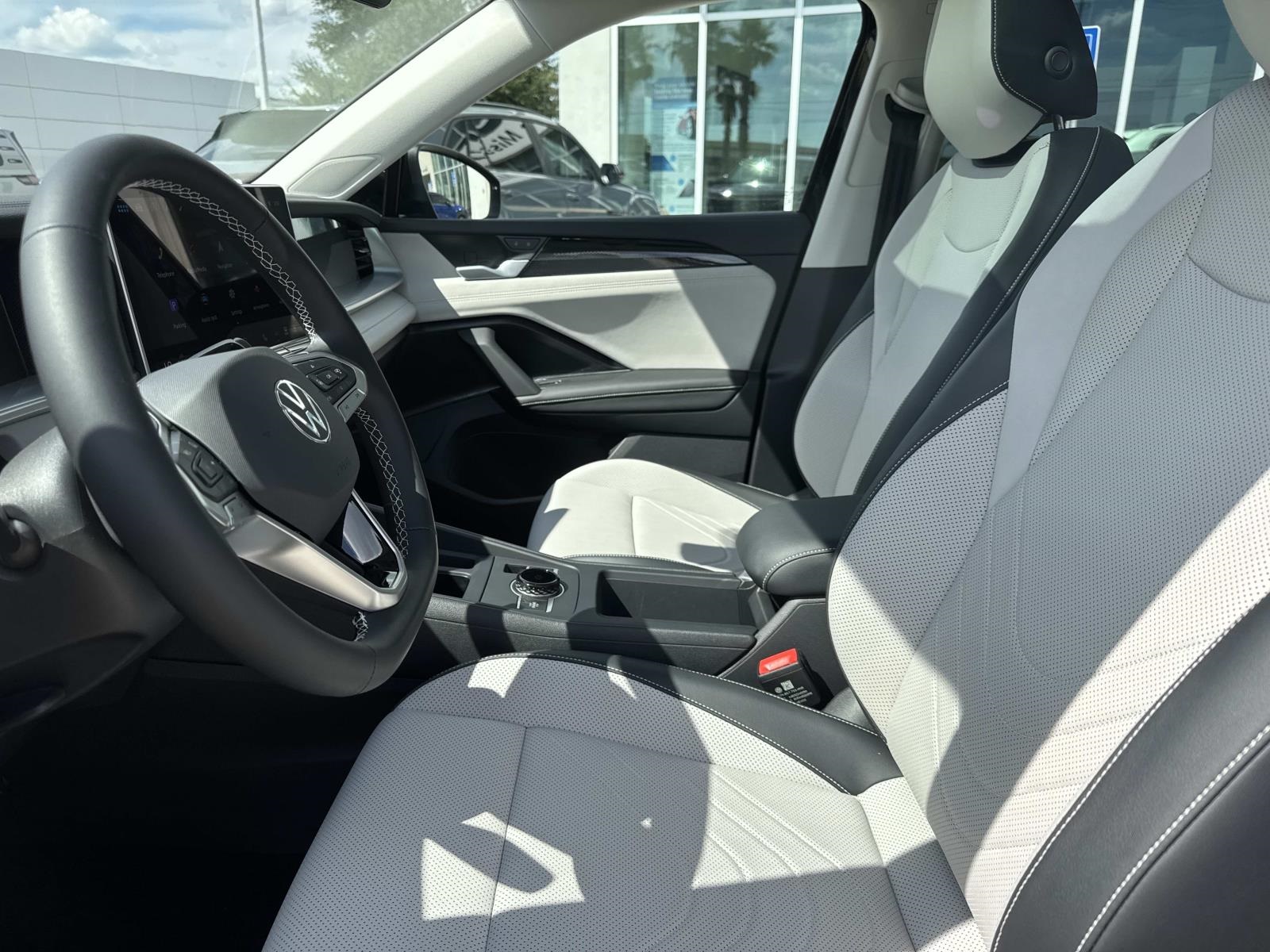 2025 Volkswagen Tiguan SE photo 6