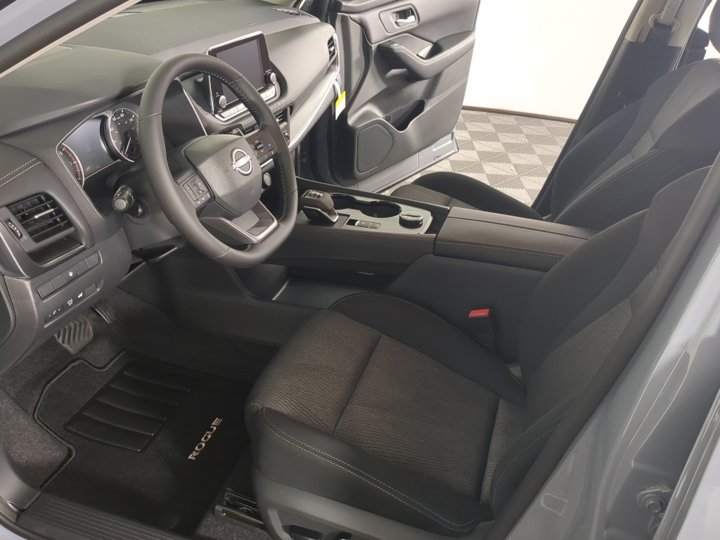 2026 Nissan Rogue SV photo 7