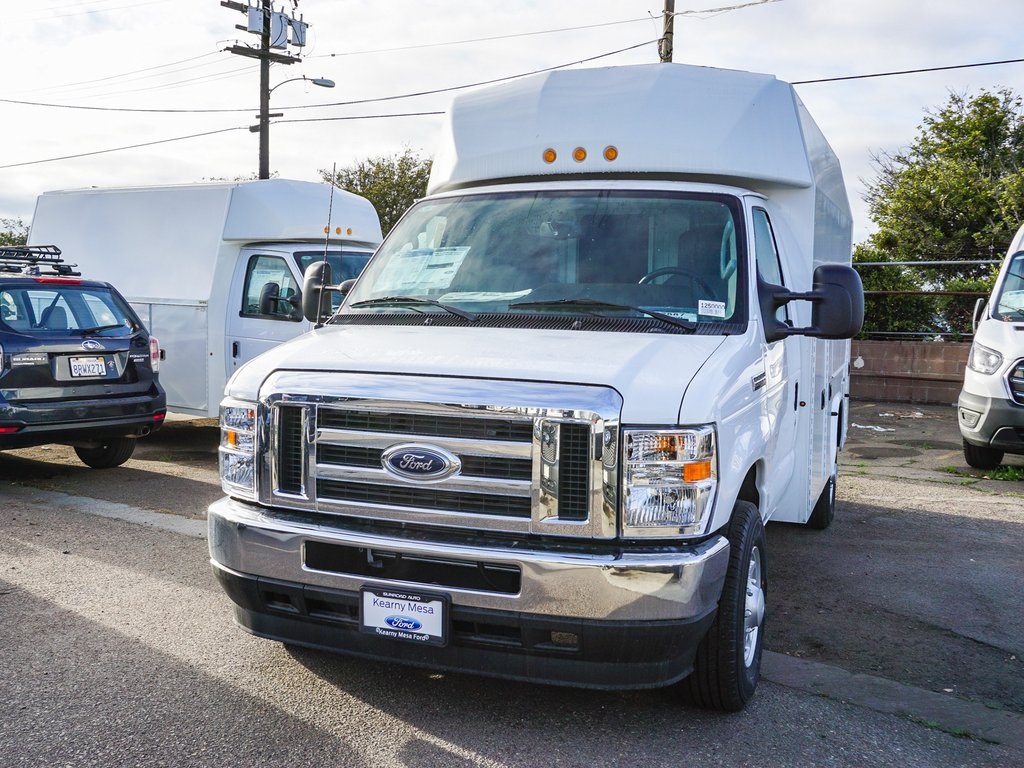2025 Ford E-350 photo 3