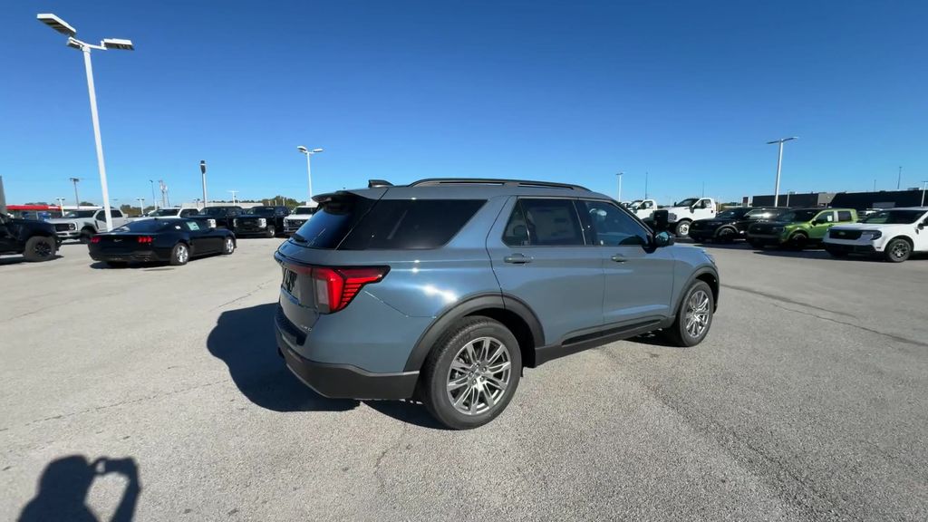 2026 Ford Explorer photo 2