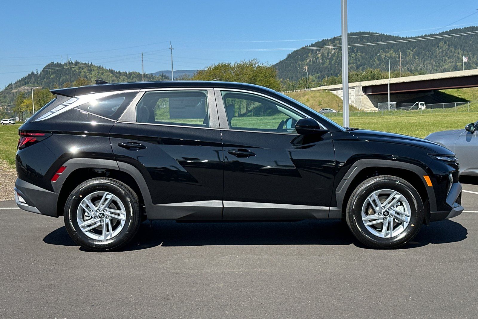 2025 Hyundai Tucson SE photo 2