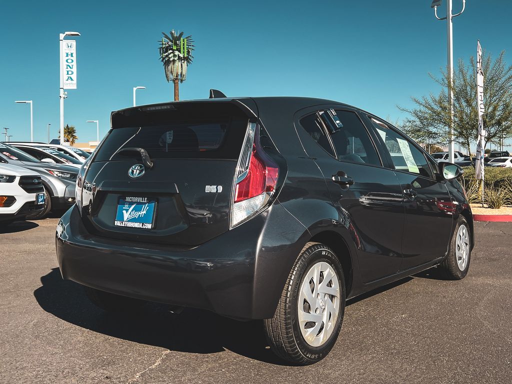 2016 Toyota Prius C Four photo 4