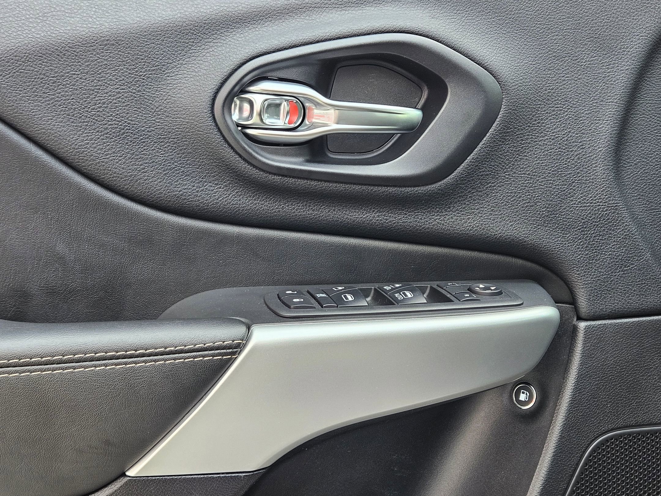 2018 Jeep Cherokee Latitude photo 16