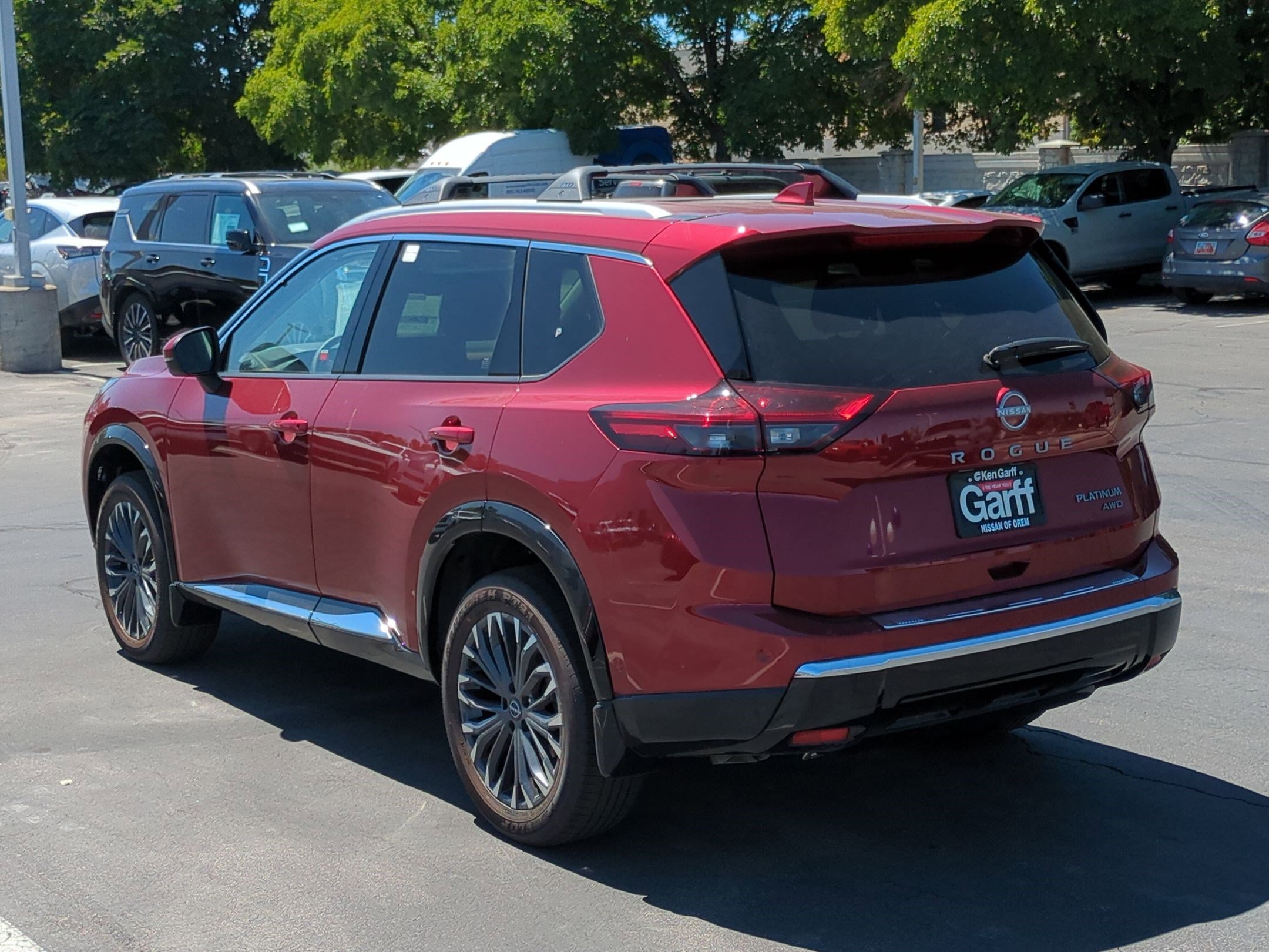 2025 Nissan Rogue Platinum photo 3