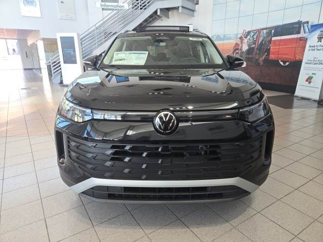 2025 Volkswagen Tiguan SE photo 2
