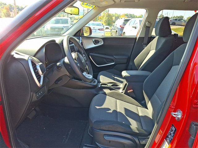 2023 Kia Soul LX photo 13