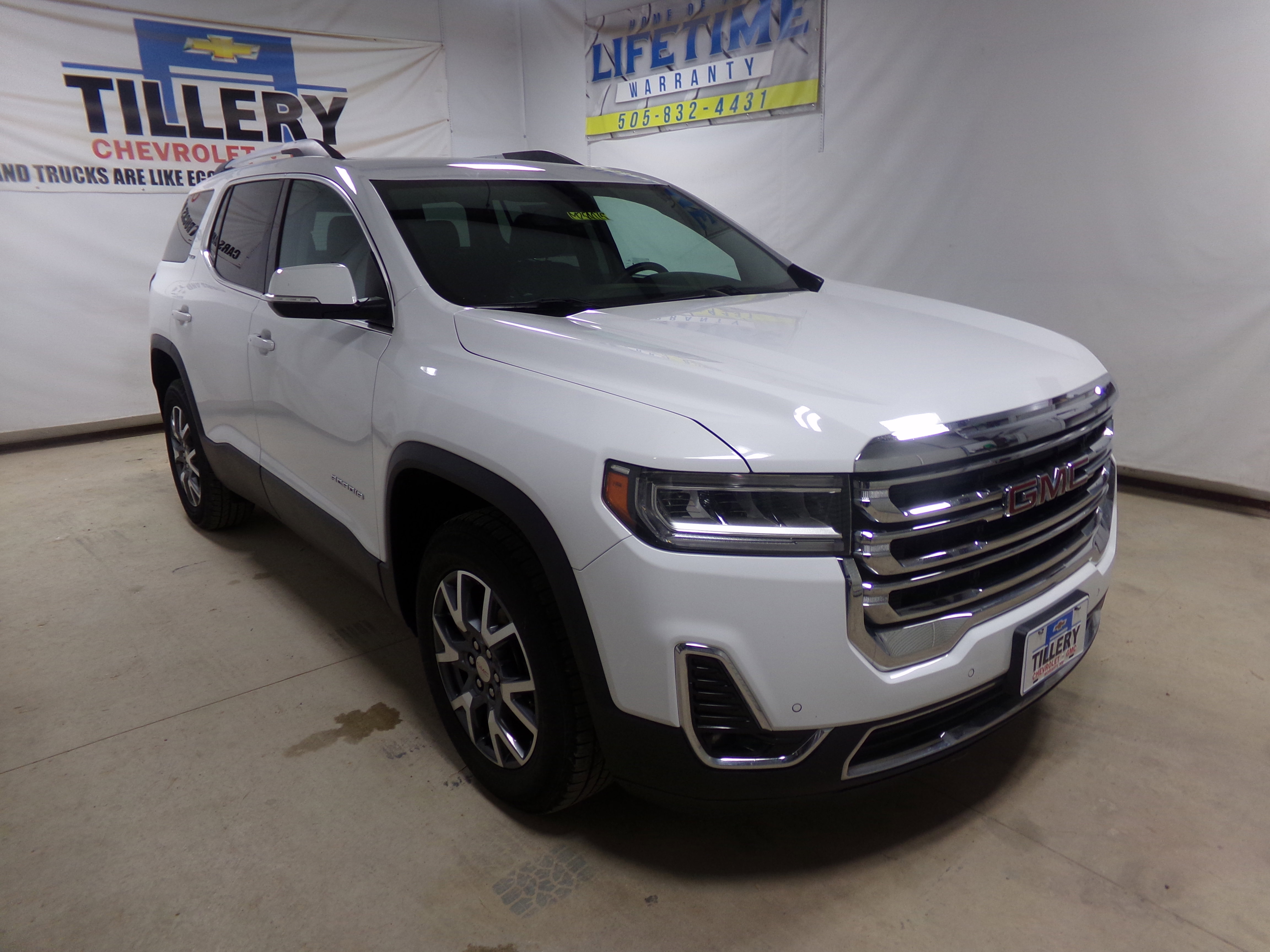 2023 GMC Acadia SLT's photo