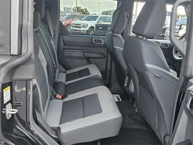 2025 Ford Bronco Base photo 15