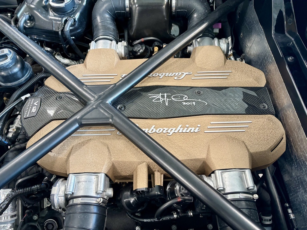 2020 Lamborghini Aventador SVJ Roadster photo 45