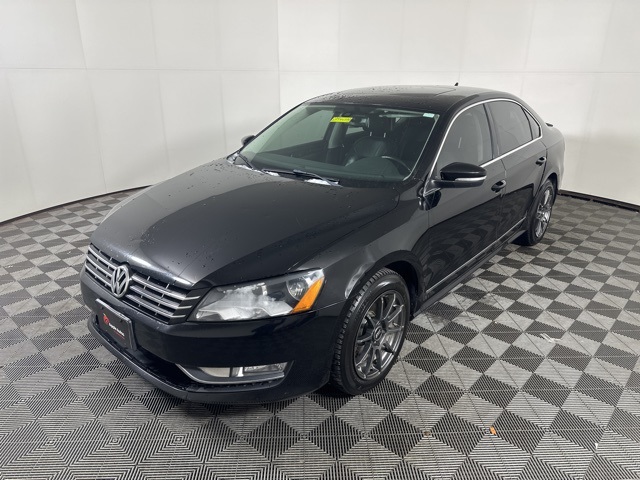 2014 Volkswagen Passat SEL Premium photo 3