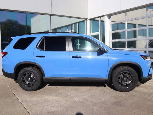 2025 Honda Pilot TrailSport photo 3