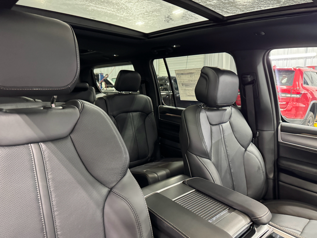 2025 Jeep Wagoneer Series II Carbide photo 18