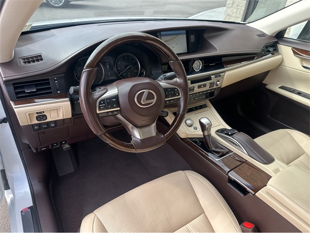 2017 Lexus ES 350 Luxury photo 12