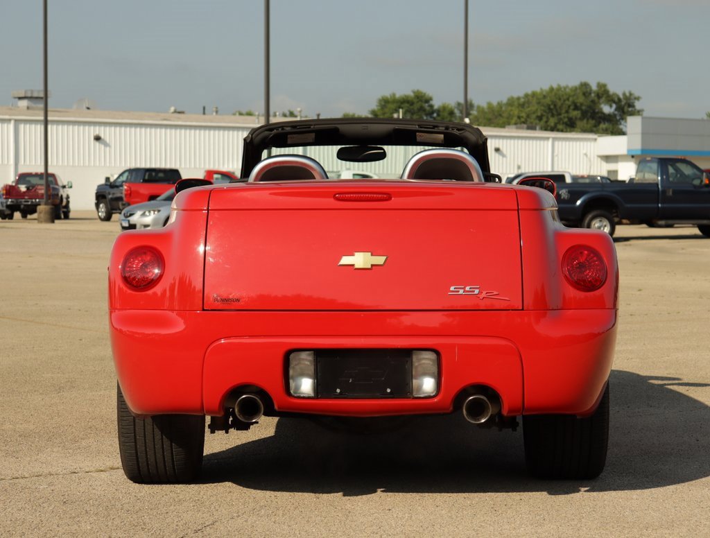 2005 Chevrolet SSR Base photo 5