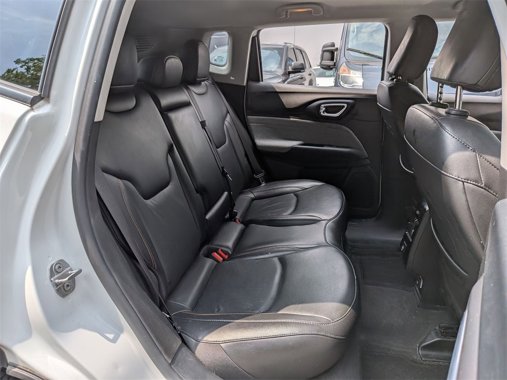 2022 Jeep Compass Latitude Lux photo 21