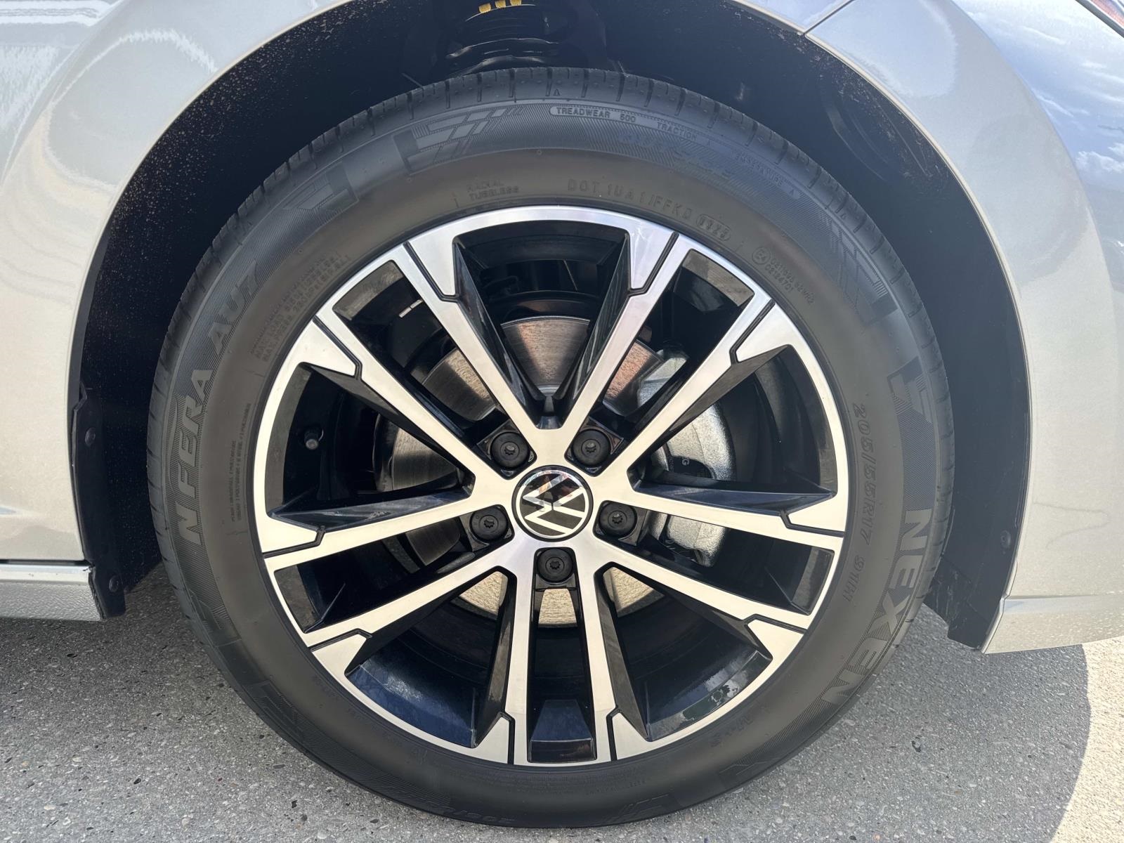 2026 Volkswagen Jetta 1.5T Sport photo 3