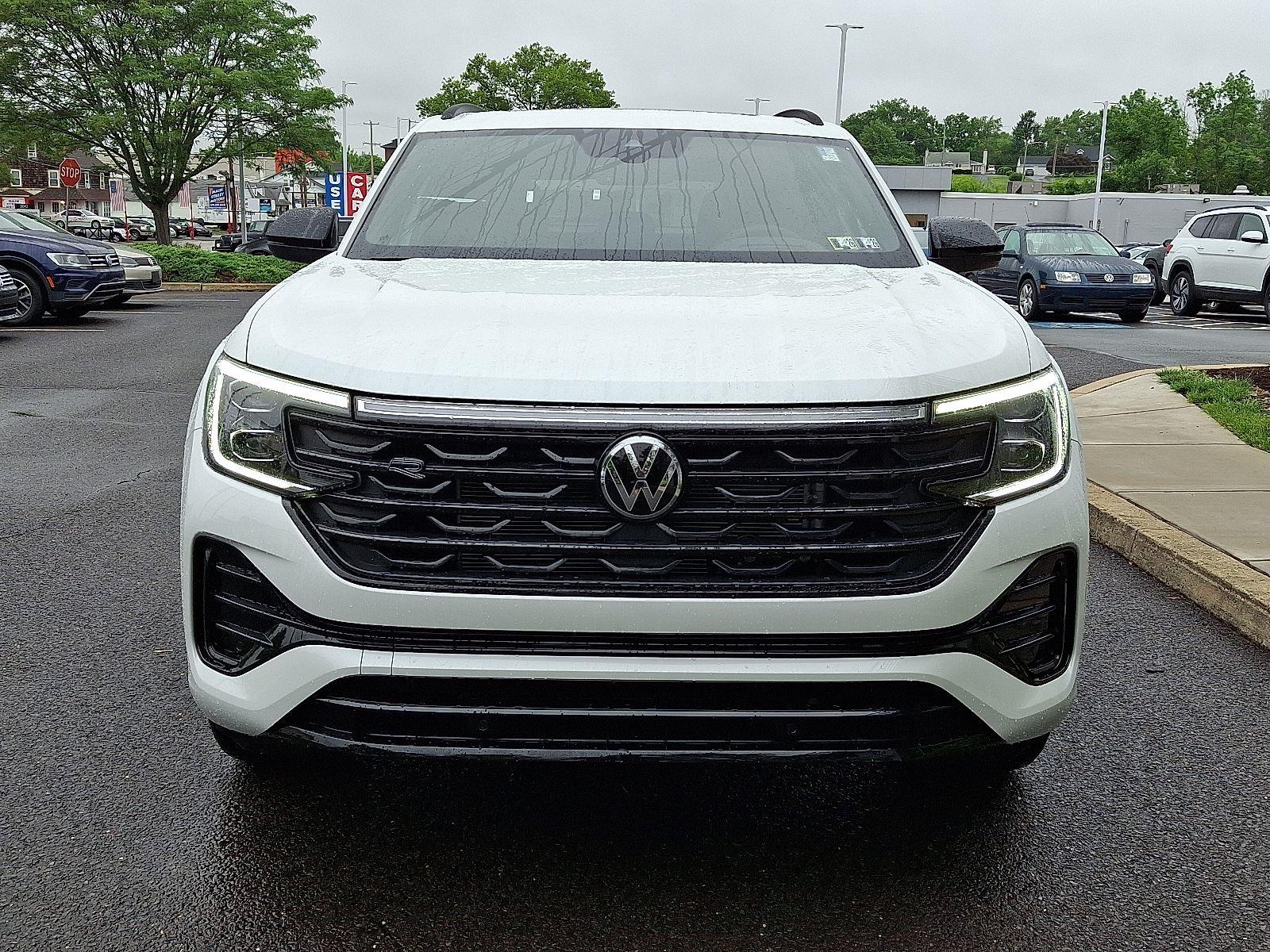 2025 Volkswagen Atlas Cross Sport SEL R-Line photo 2