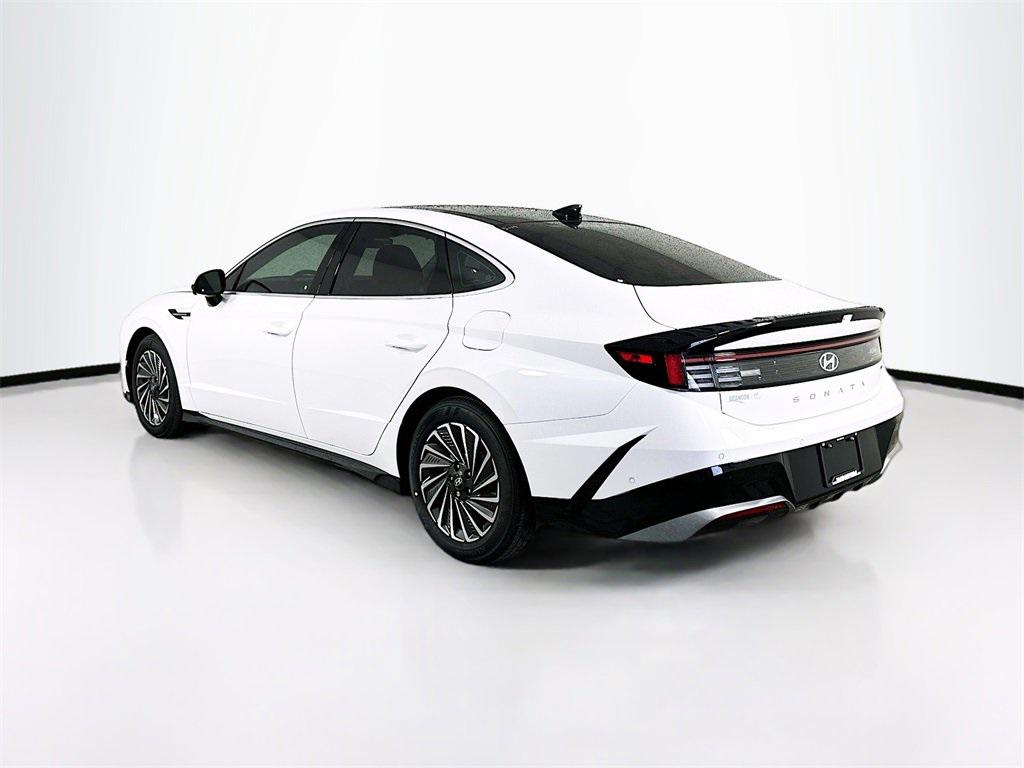 2025 Hyundai Sonata Hybrid Limited photo 4