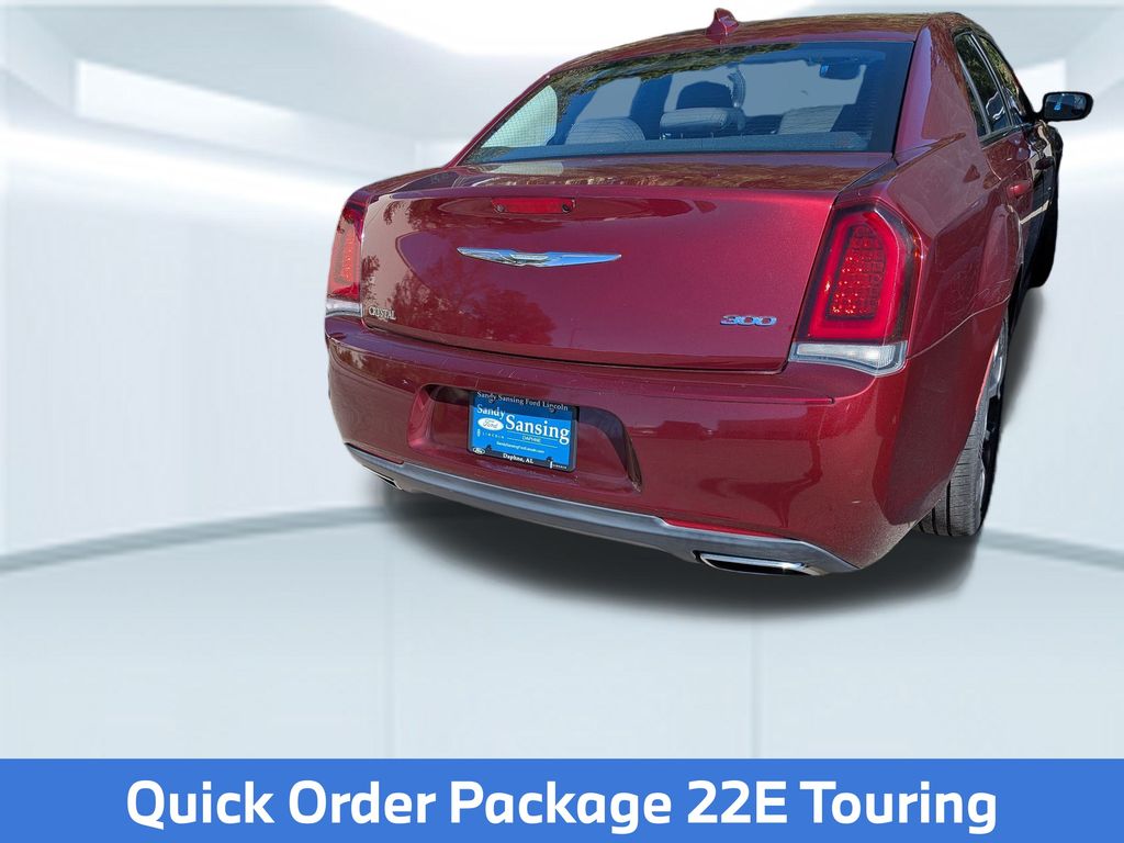 2018 Chrysler 300 Touring photo 4