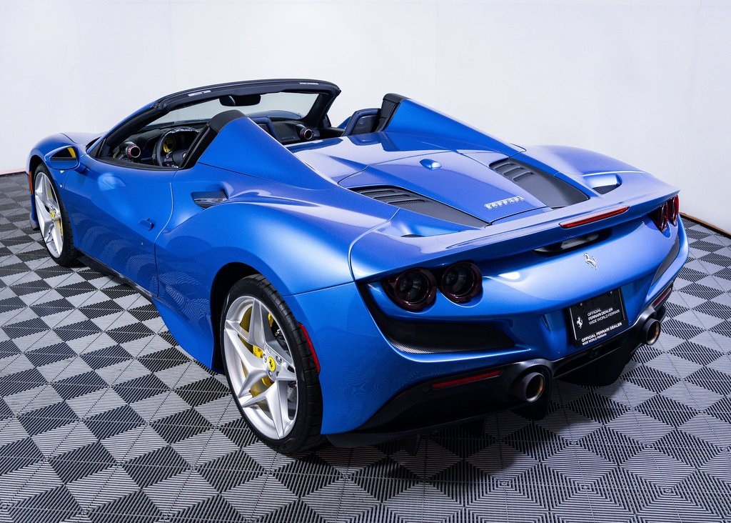 Certified Used 2022 Blu Corsa Ferrari Base image 17