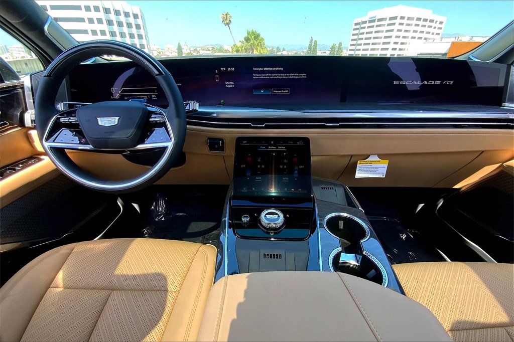 2025 Cadillac Escalade IQ Luxury photo 5