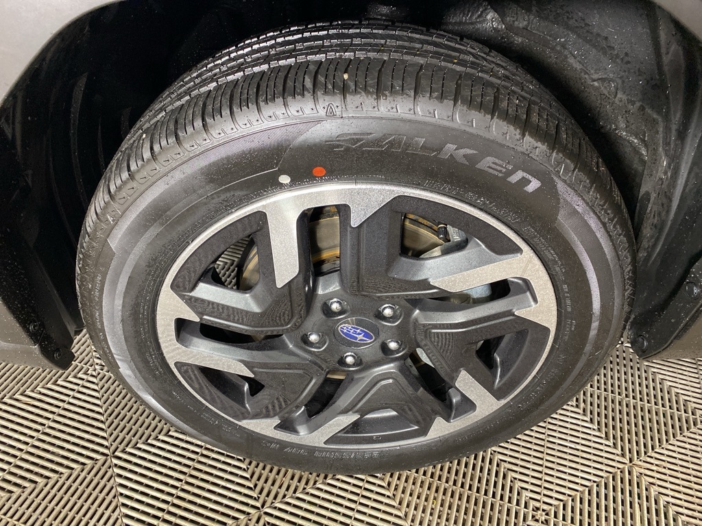 2025 Subaru Forester Premium photo 4