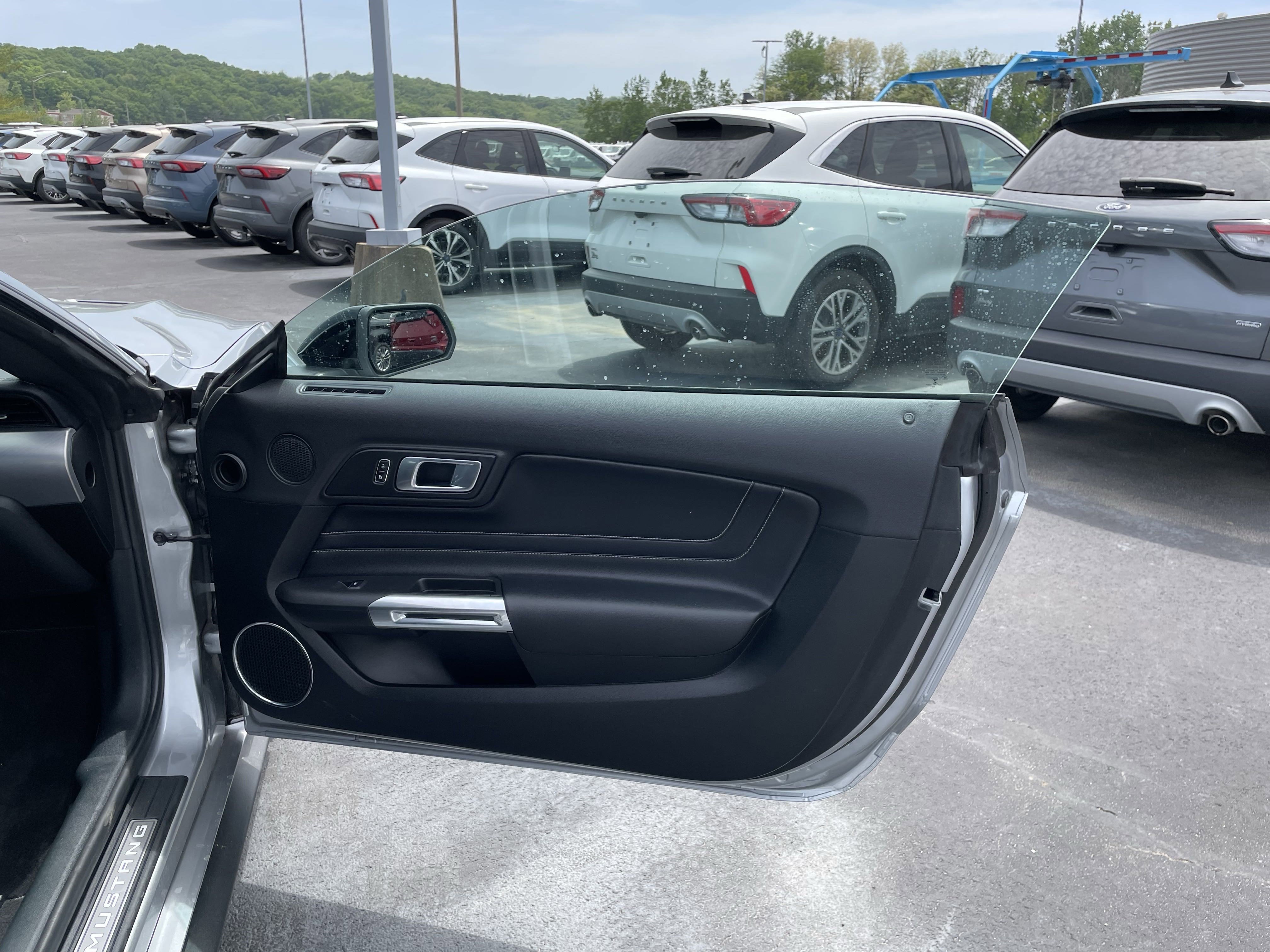 2023 Ford Mustang EcoBoost Premium photo 3