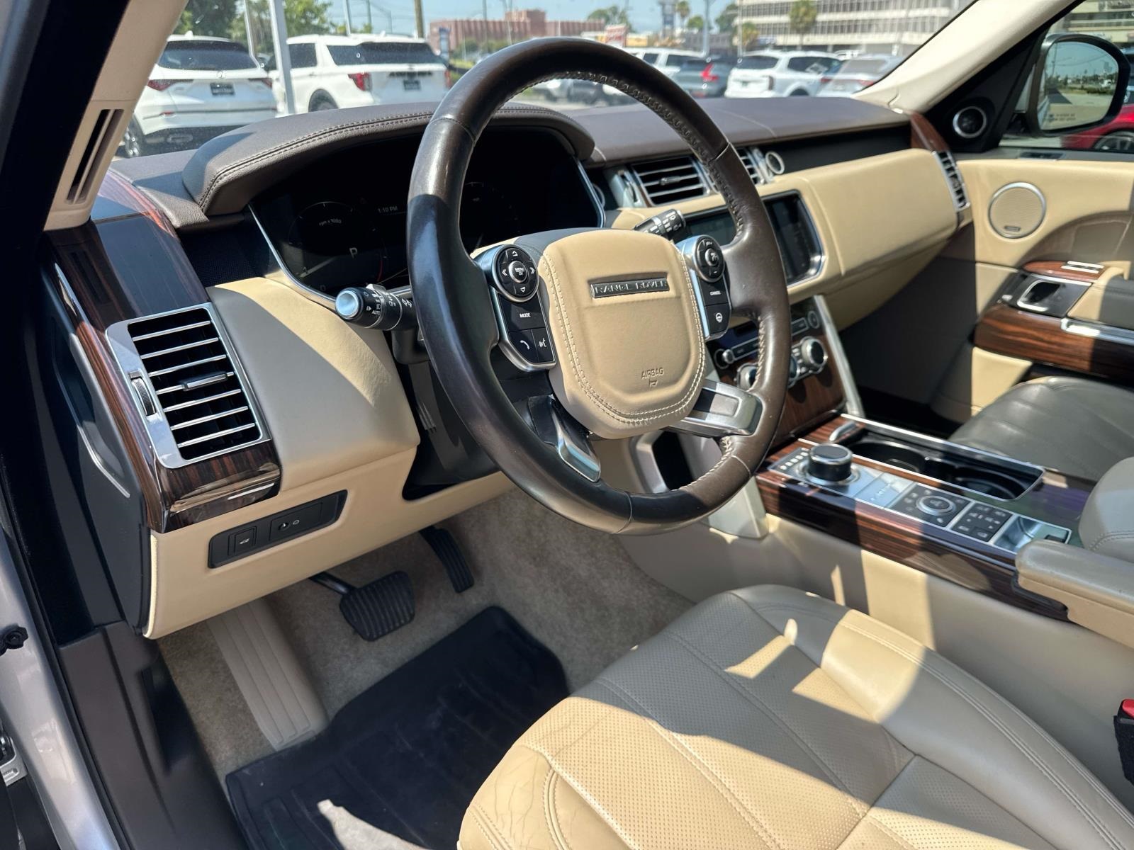 2016 Land Rover Range Rover SuperCharged HSE photo 17