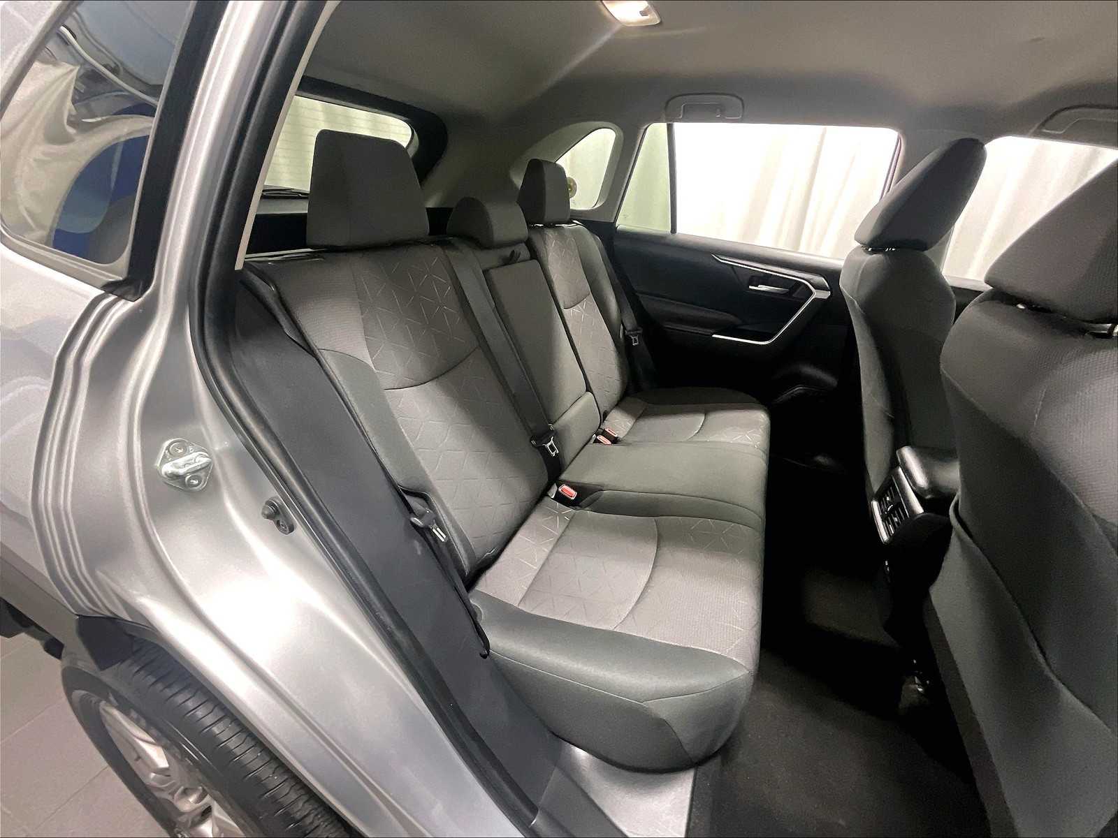 2023 Toyota RAV4 XLE photo 16
