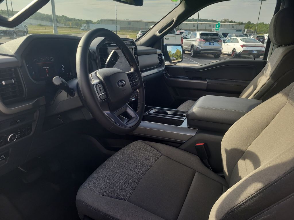 2025 Ford F-150 XLT photo 10