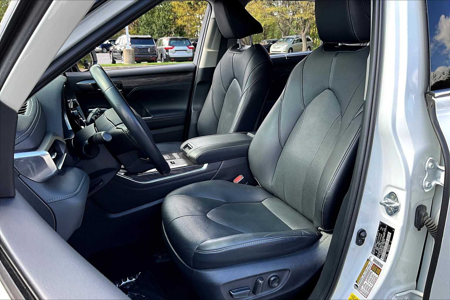 2021 Toyota Highlander Hybrid Limited photo 7