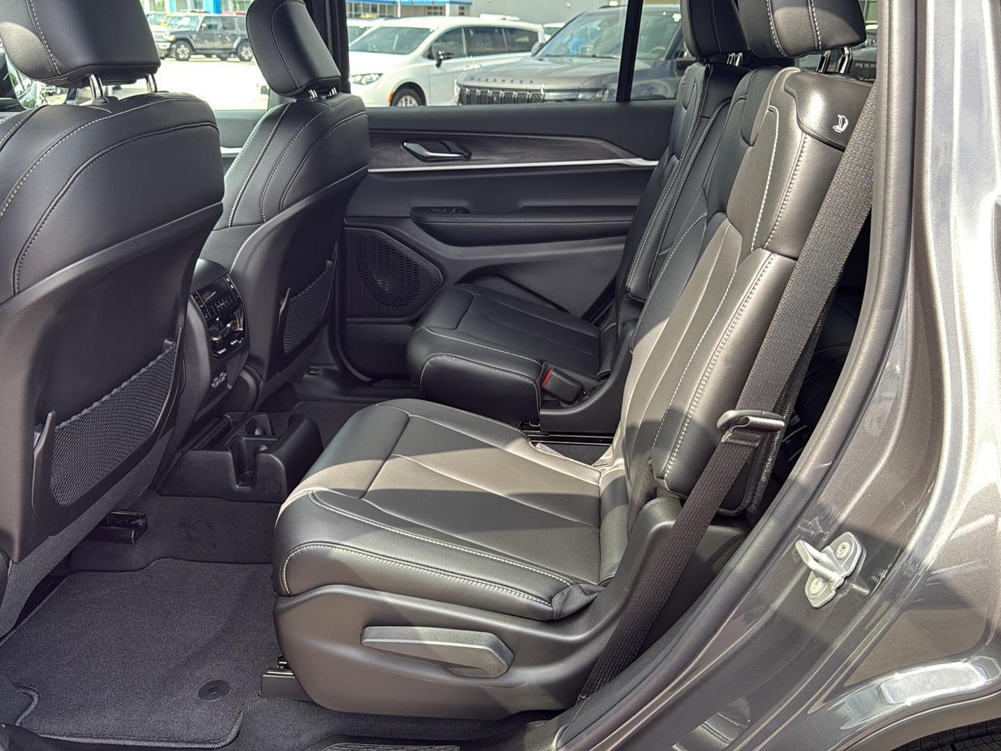 2025 Jeep Grand Cherokee Limited photo 10