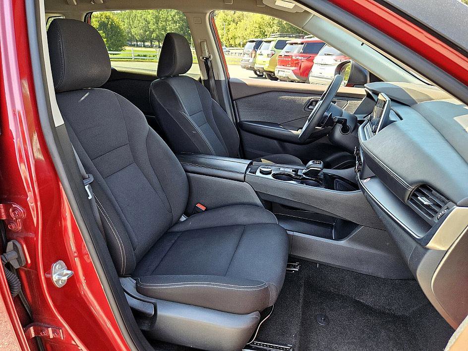 2023 Nissan Rogue S photo 13