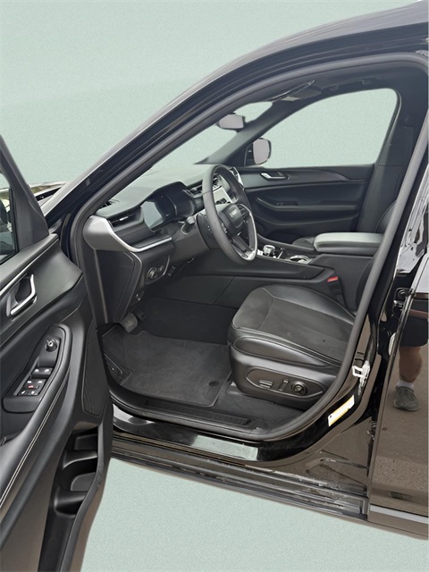 2024 Jeep Grand Cherokee Altitude X photo 2