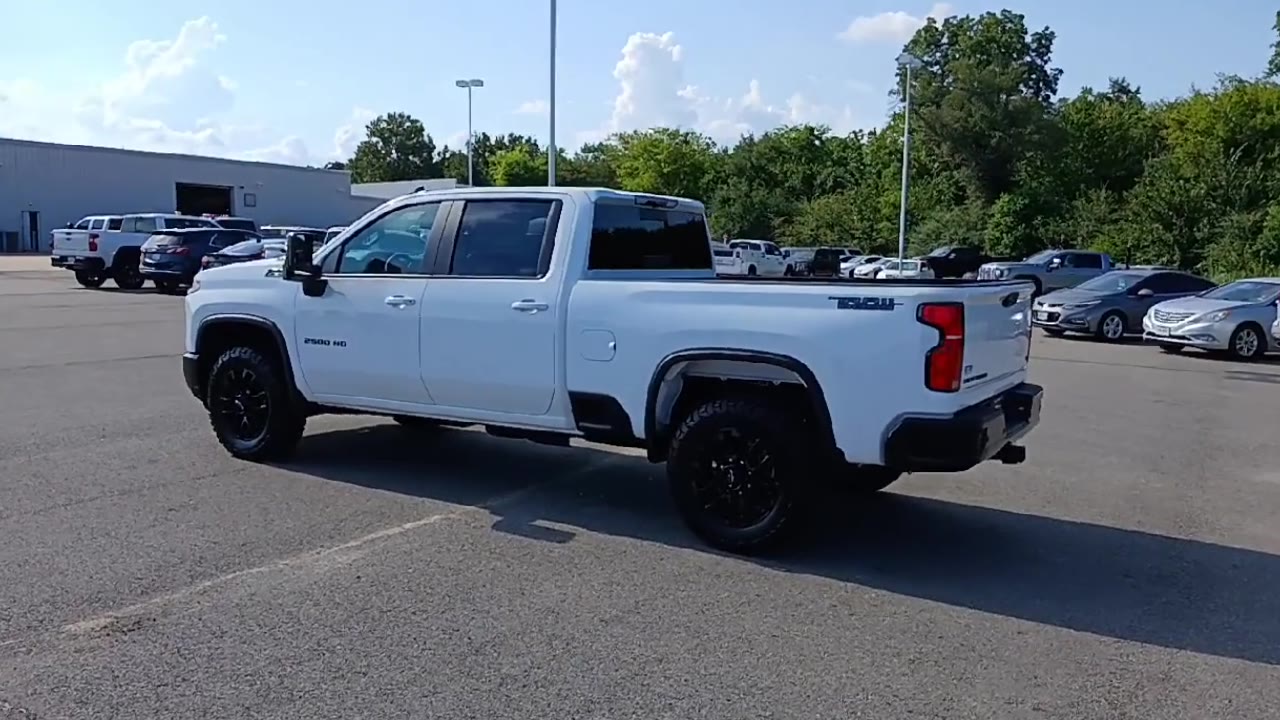 2025 Chevrolet Silverado 2500HD LT photo 6
