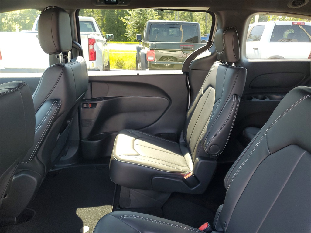 2026 Chrysler Voyager LX photo 23