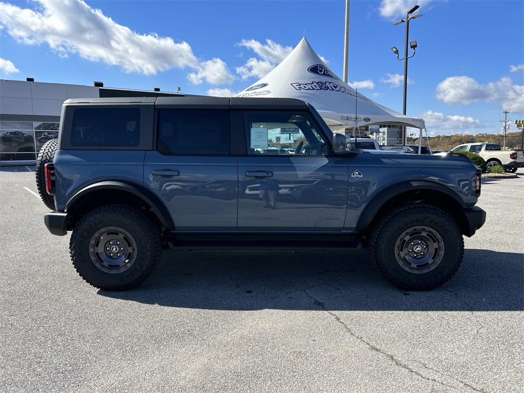 2025 Ford Bronco Outer Banks photo 3