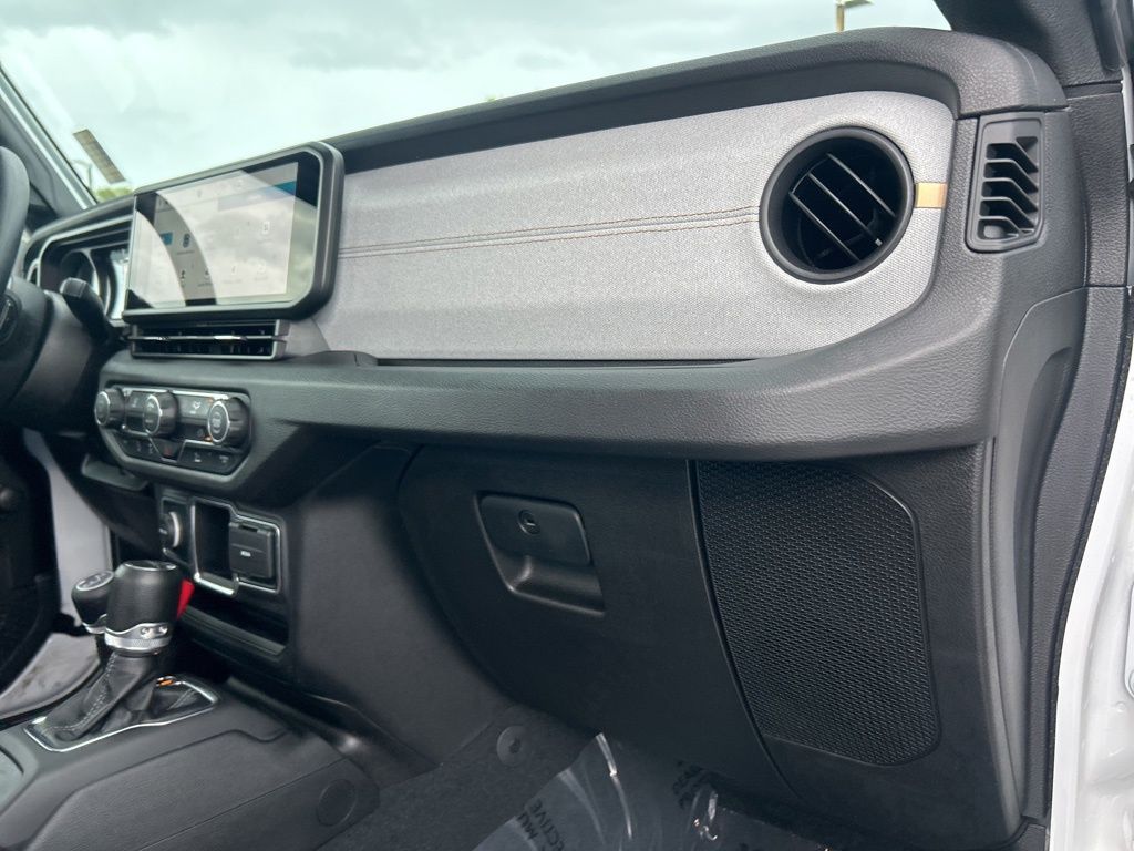 2024 Jeep Gladiator Sport photo 23