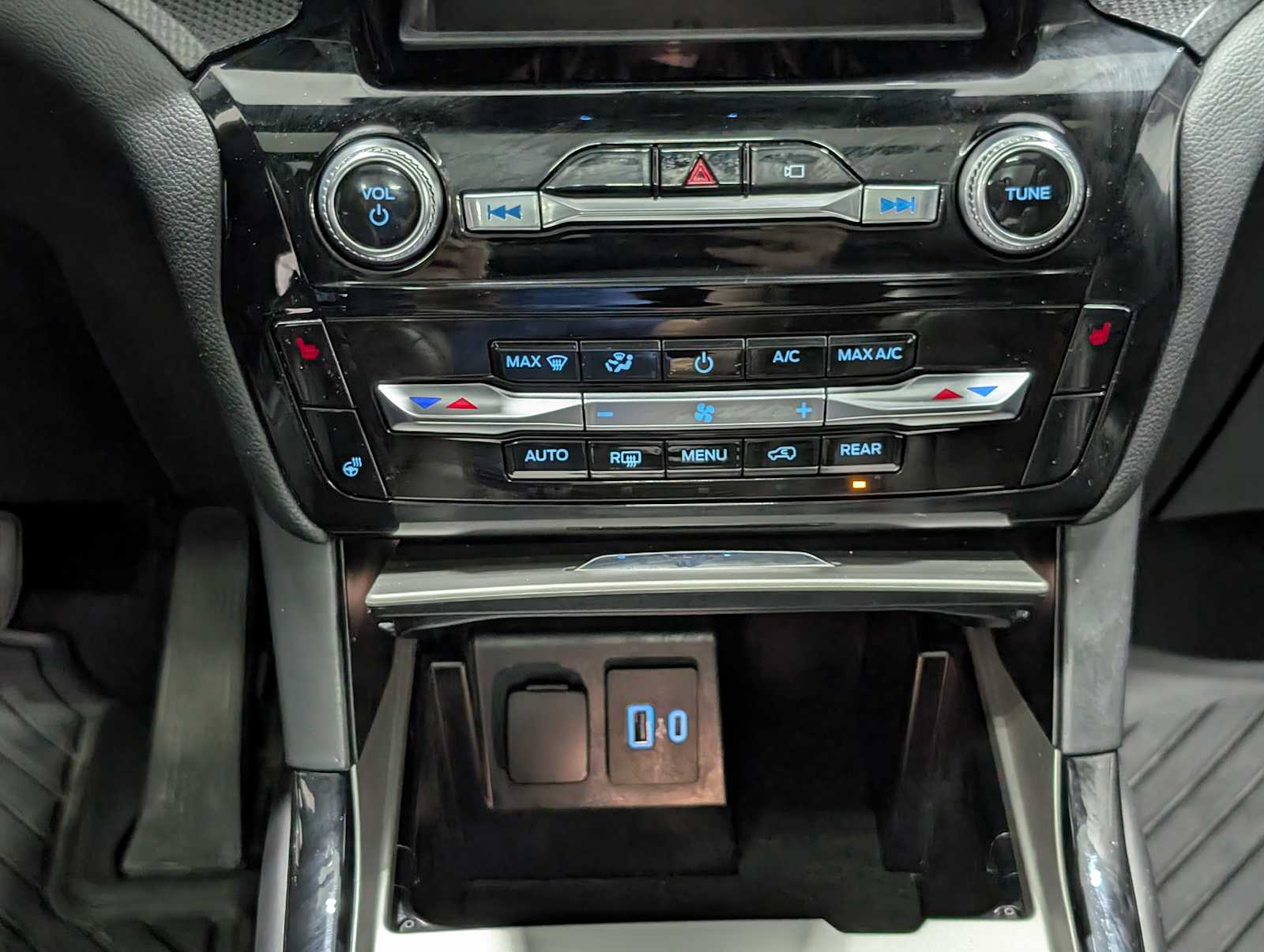 2022 Ford Explorer ST-Line photo 19
