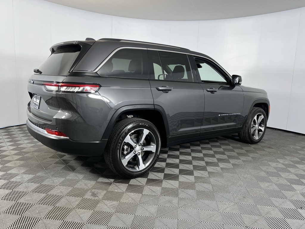 2023 Jeep Cherokee 4xe photo 4