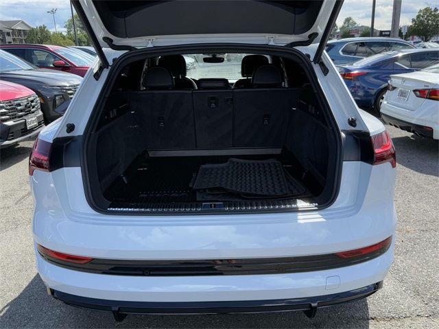 2022 Audi e-tron Prestige photo 16