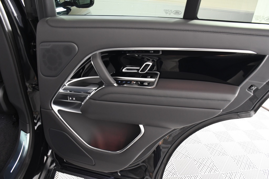 2025 Land Rover Range Rover SE photo 20