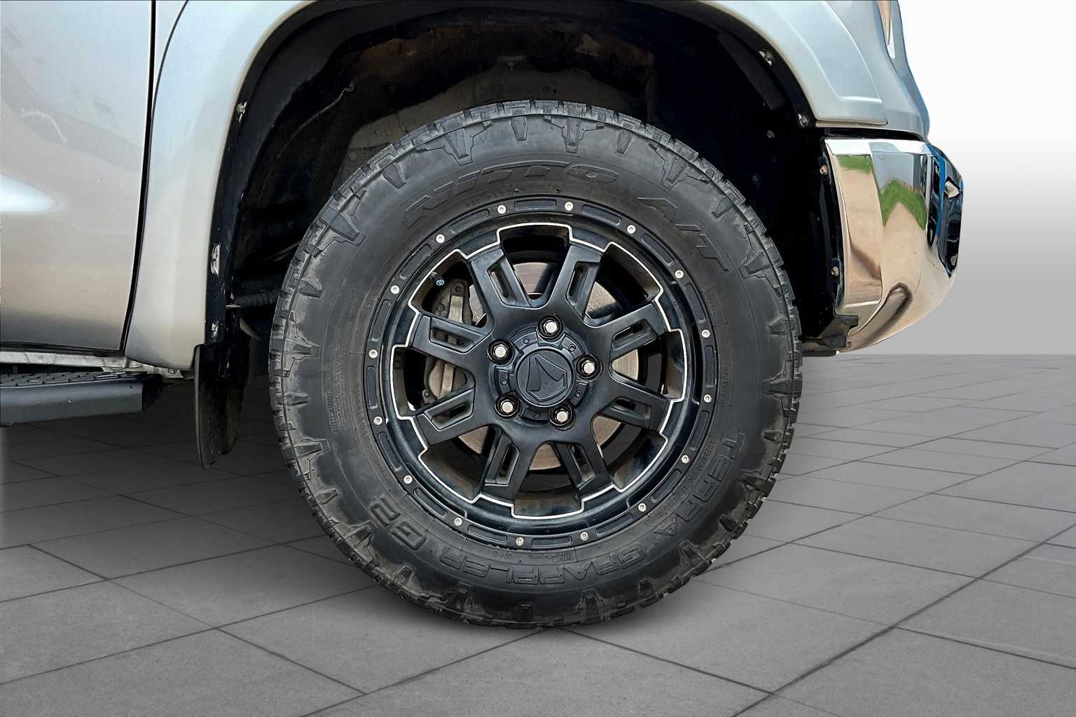 2017 Toyota Tundra SR5 photo 10
