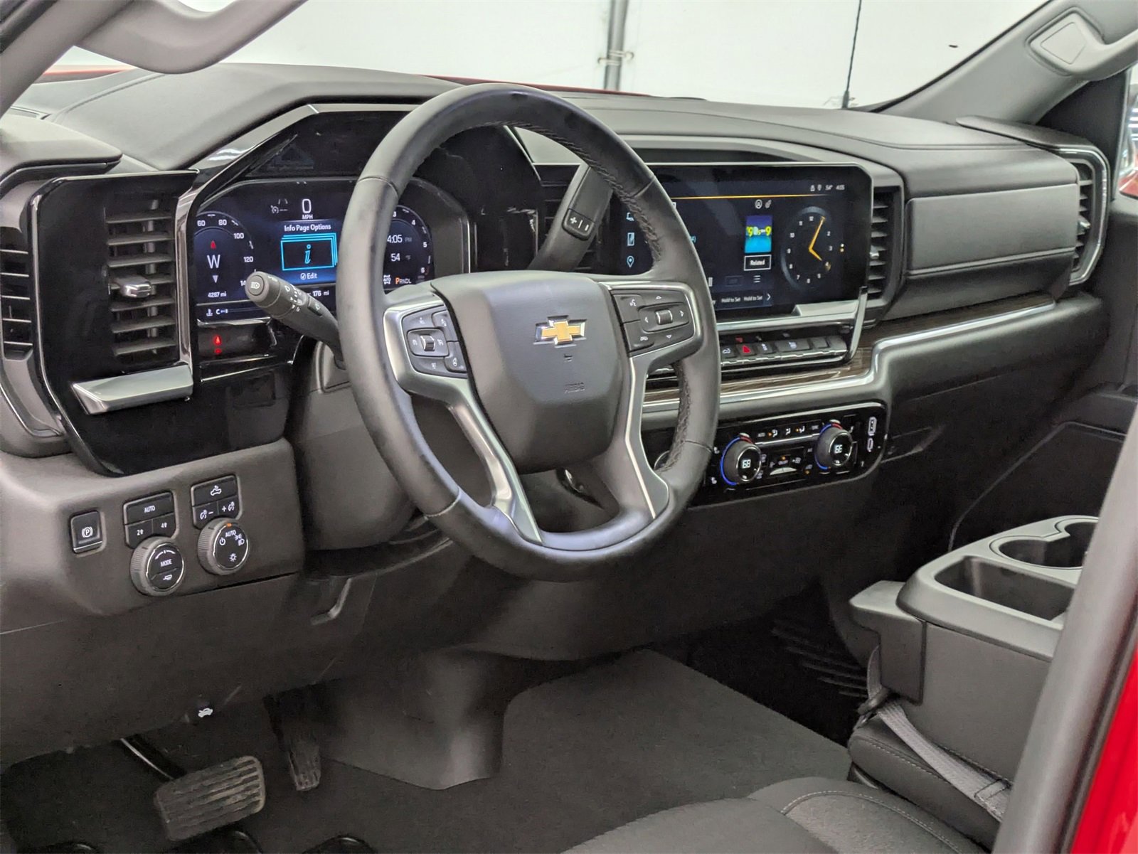 2024 Chevrolet Silverado 1500 LT photo 2